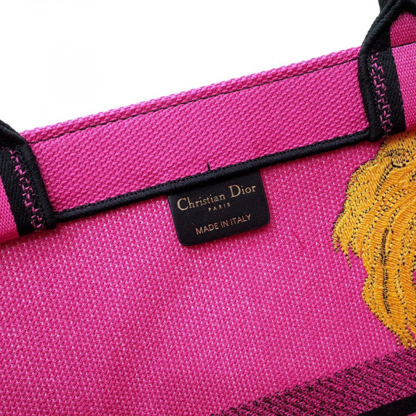 large D*or book tote