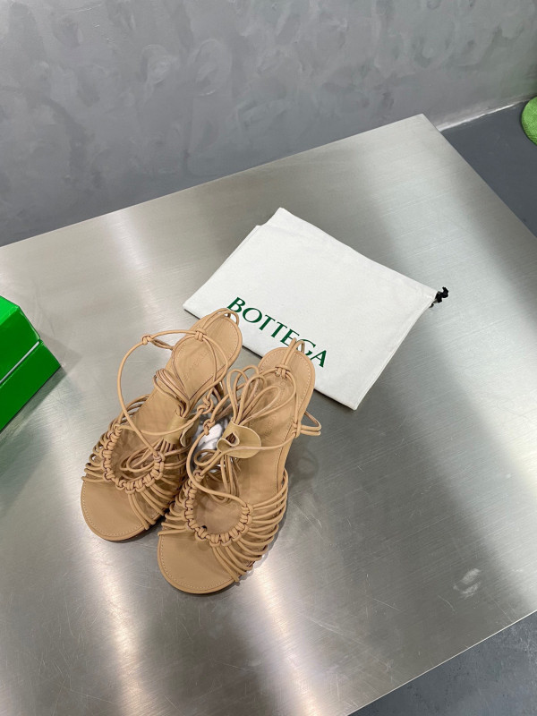 Bo*te*ga ve*ne*ta dot