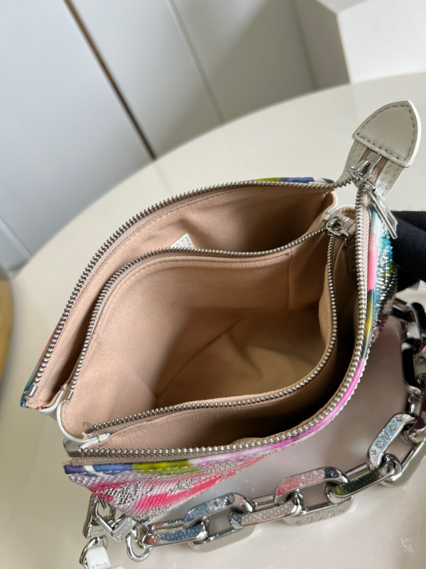 l**is V*t*n coussin bb