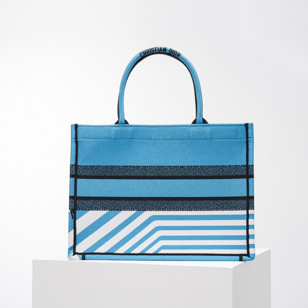 medium D*or book tote