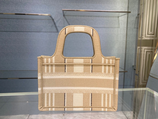 D*or book tote mini