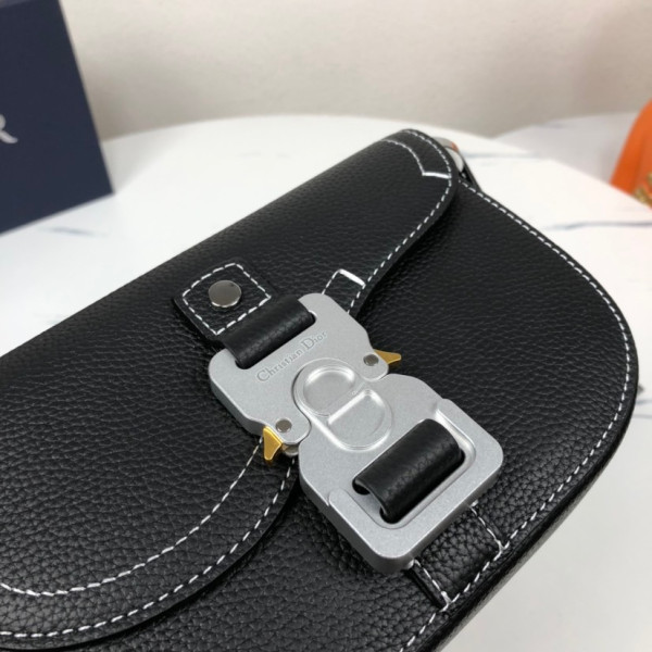 D*or saddle pouch with strap