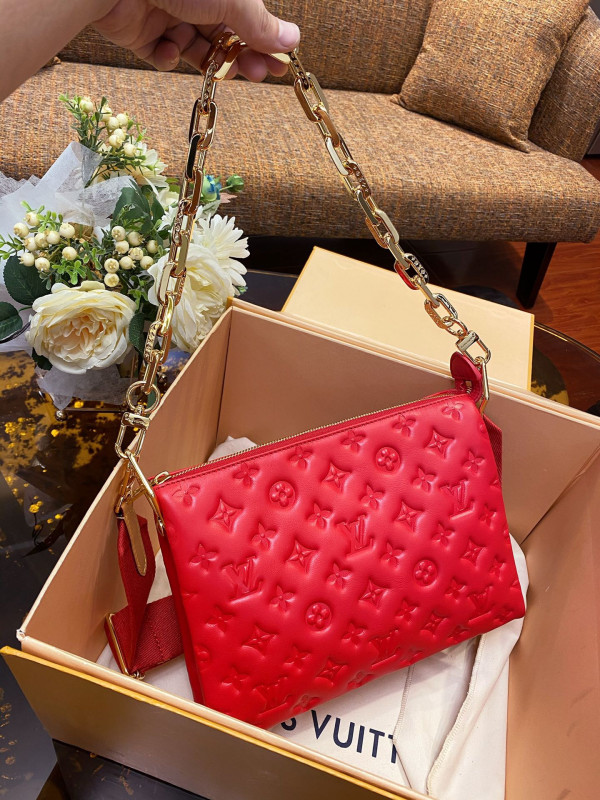 l**is V*t*n coussin pm