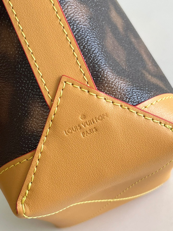 l**is V*t*n hobo cruiser pm