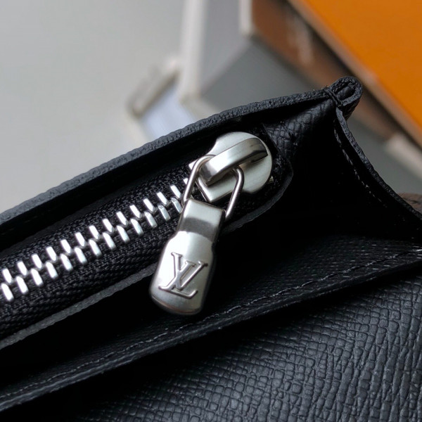 l**is V*t*n brazza wallet