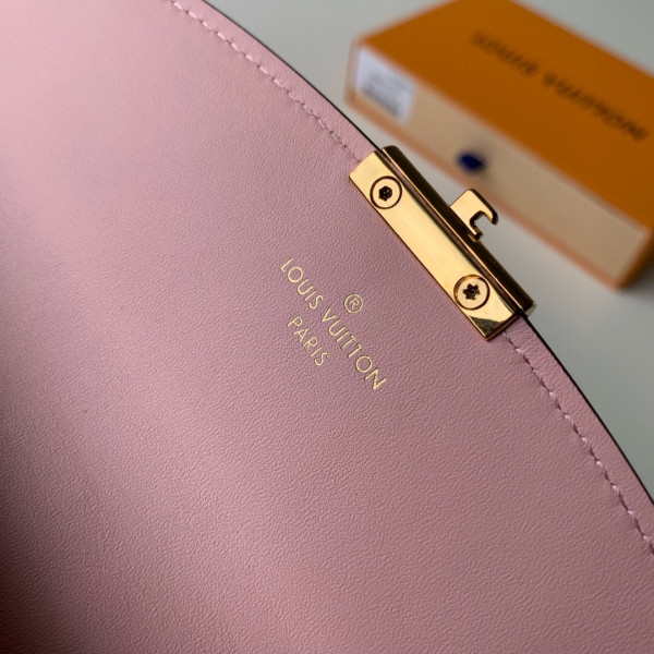 l**is V*t*n croisette wallet