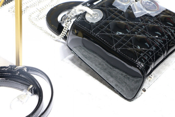 lady D*or mini with cow patent leather