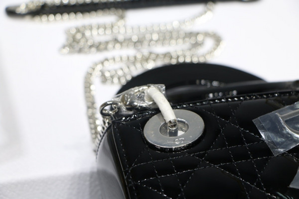 lady D*or mini with cow patent leather