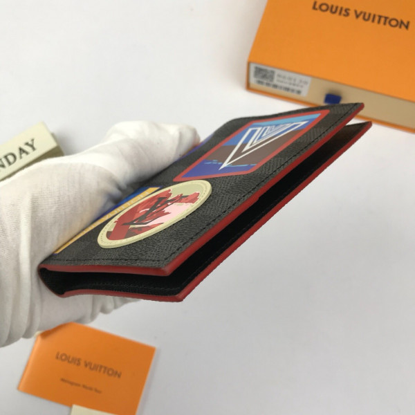 l**is V*t*n passport cover