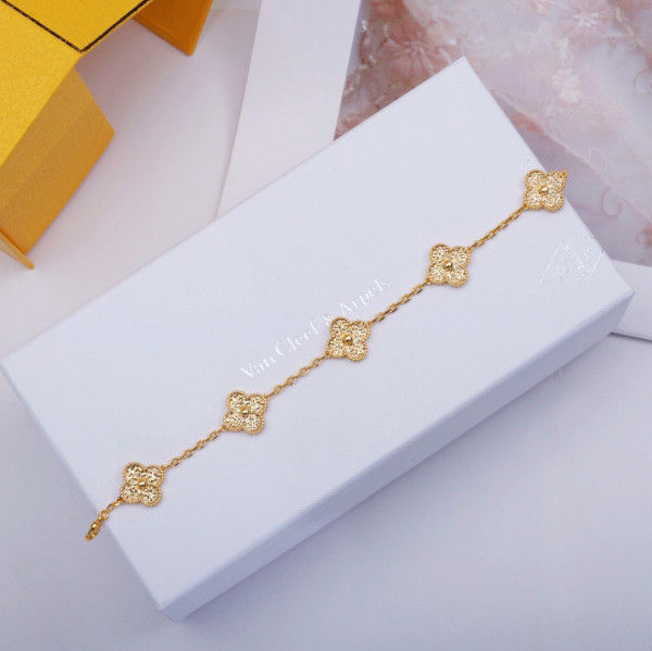 Van Cleef & Arpels Perlée BRACELET