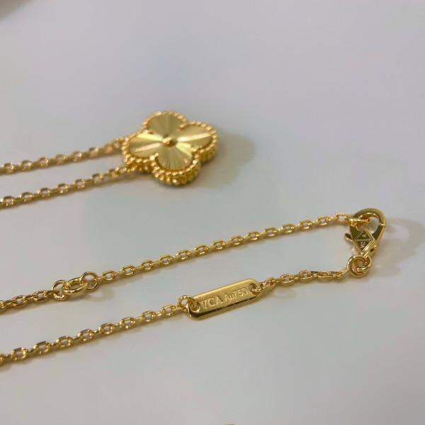 Van Cleef & Arpels Perlée NECKLACE