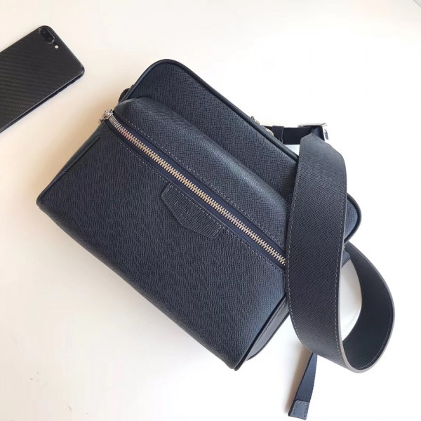 l**is V*t*n outdoor messenger pm