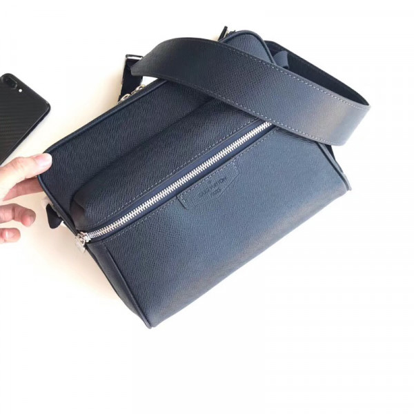 l**is V*t*n outdoor messenger pm