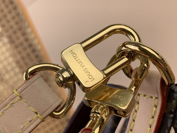 l**is V*t*n vibe bag-25*15*8cm