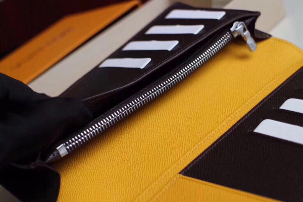 l**is V*t*n brazza wallet