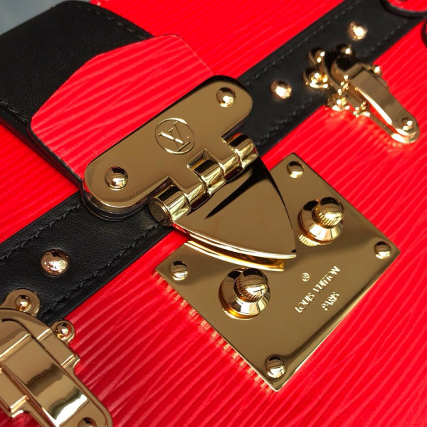 l**is V*t*n trunk clutch