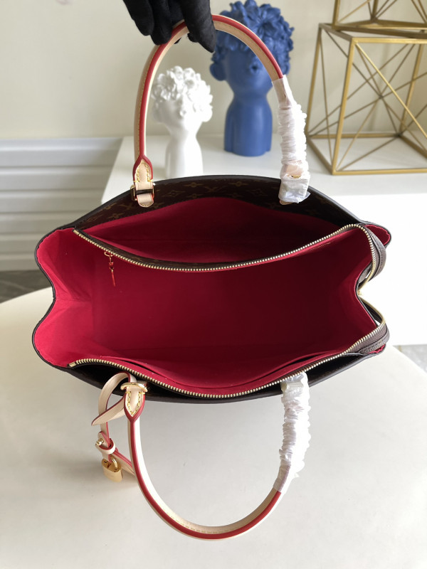 l**is V*t*n grand palais