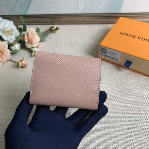 l**is V*t*n twist wallet