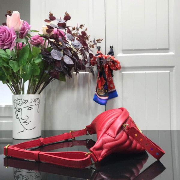 l**is V*t*n new wave bumbag