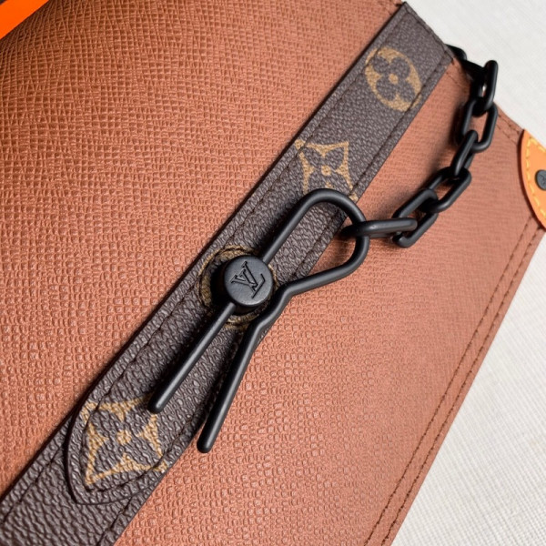 l**is V*t*n soft trunk