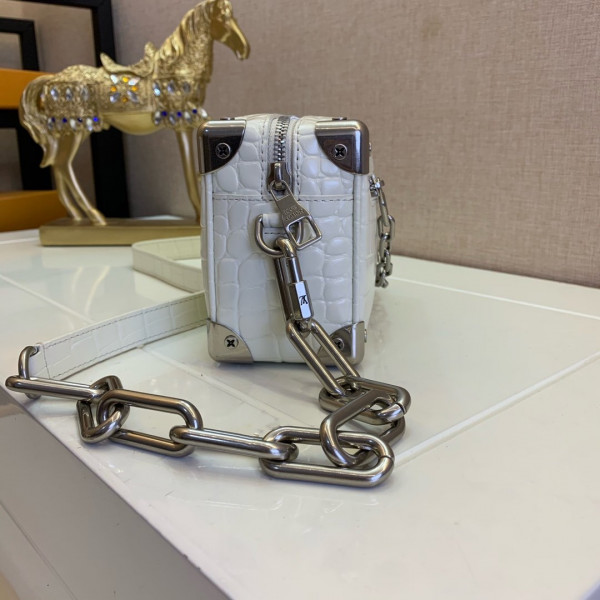 l**is V*t*n soft trunk