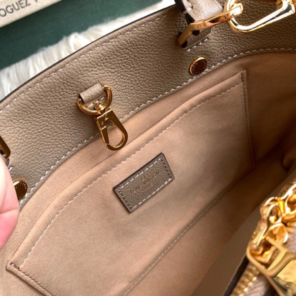 l**is V*t*n montaigne bb