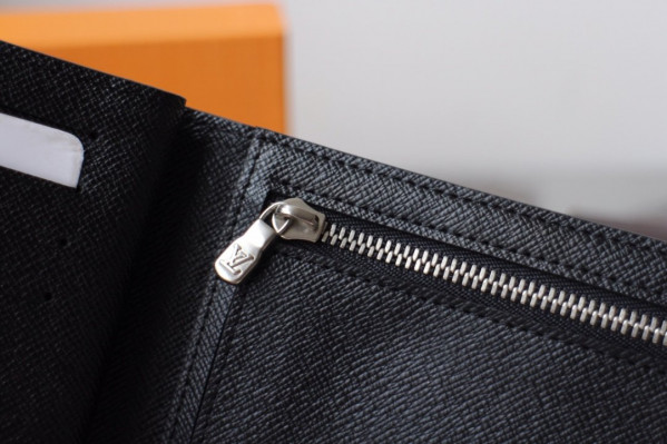 l**is V*t*n amerigo wallet