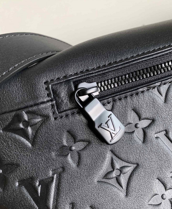 l**is V*t*n discovery bumbag