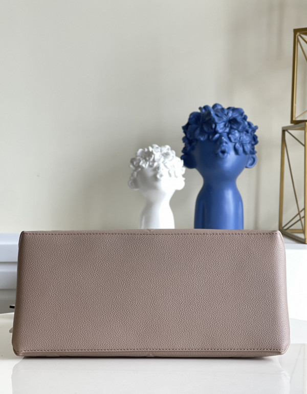 l**is V*t*n grand palais