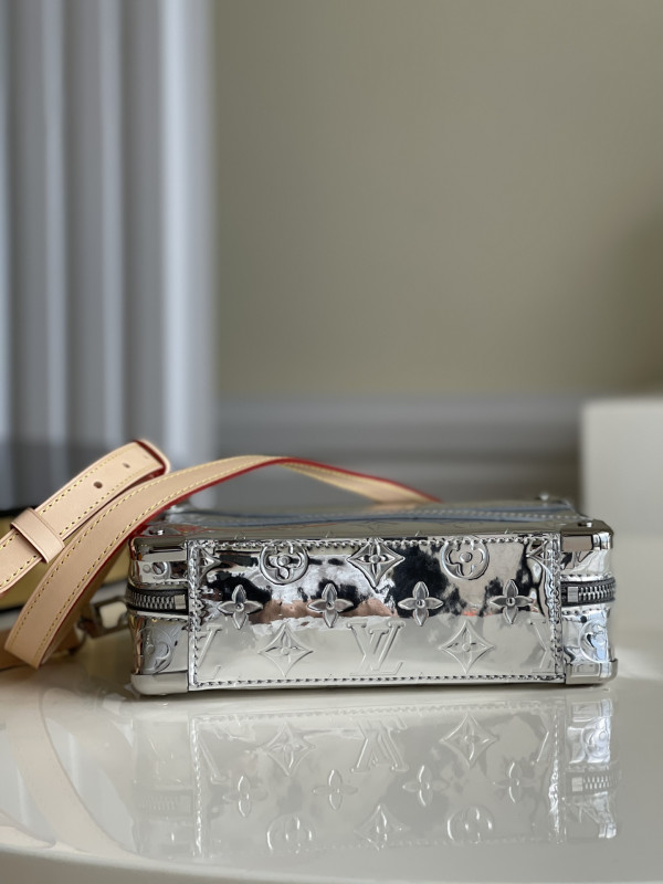 l**is V*t*n handle trunk