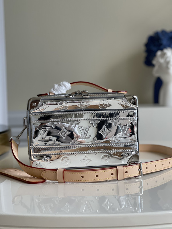 l**is V*t*n handle trunk