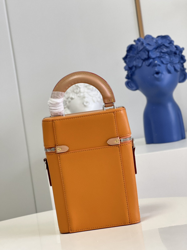 l**is V*t*n vertical box trunk