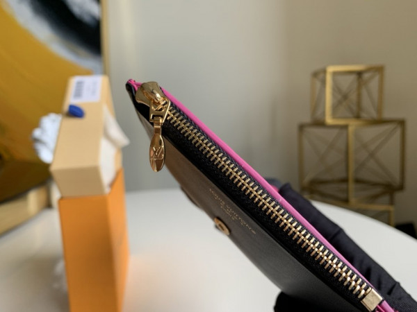 l**is V*t*n pont 9 compact wallet