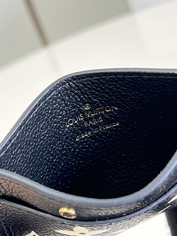 l**is V*t*n card holder