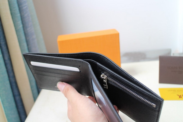 l**is V*t*n amerigo wallet