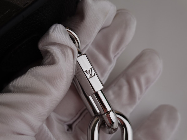 l**is V*t*n sac plat xs