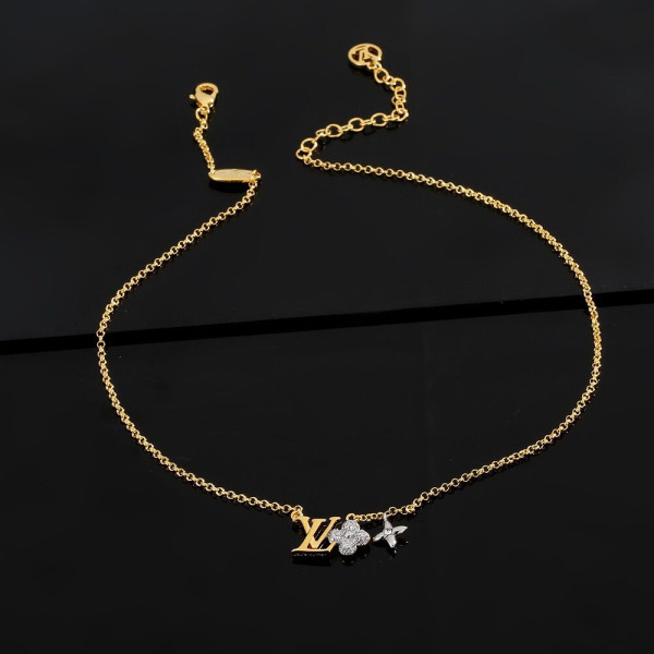 l**is V*t*n necklace