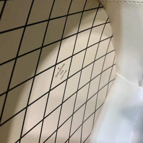 l**is V*t*n petite boite chapeau