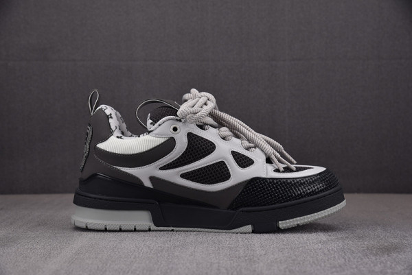 l**is V*t*n sneakers