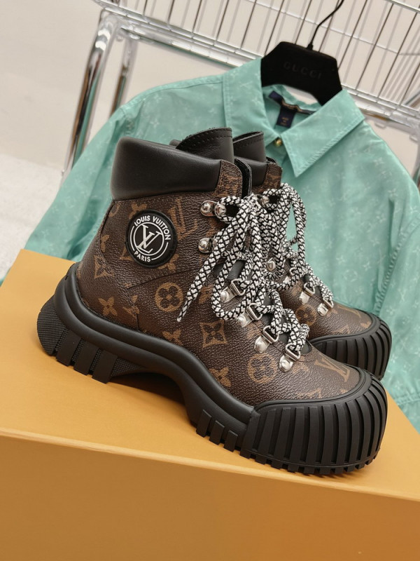 l**is V*t*n ruby flat ranger