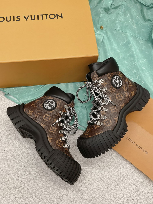 l**is V*t*n ruby flat ranger