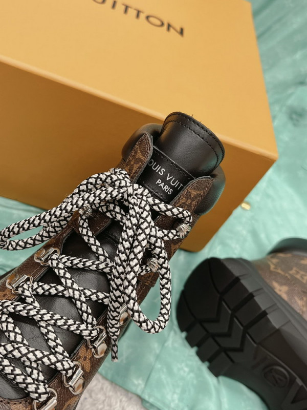 l**is V*t*n ruby flat ranger