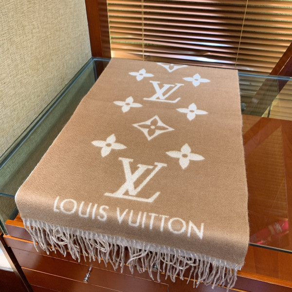 l**is V*t*n reykjavik scarf