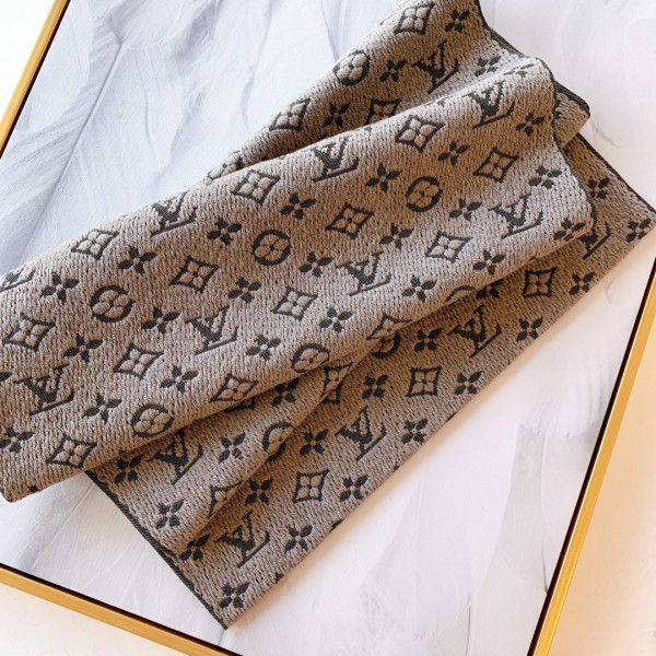 l**is V*t*n monogram classic scarf