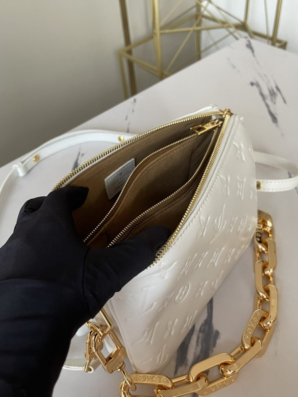 l**is V*t*n coussin bb