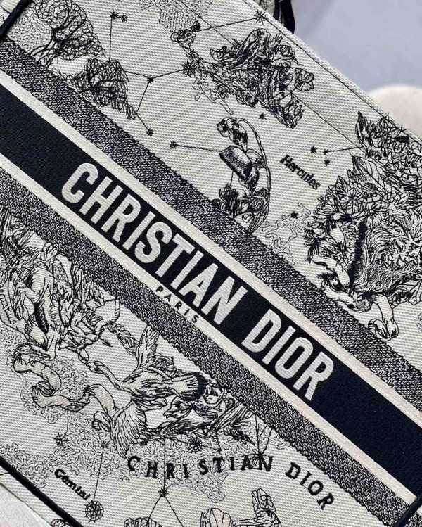 large D*or book tote