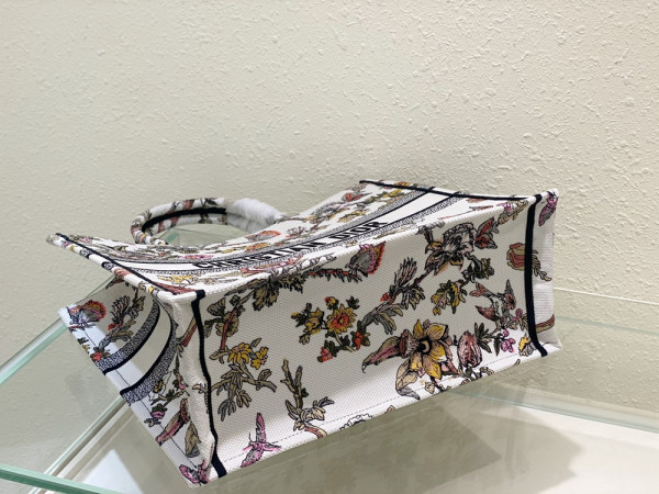 large D*or book tote