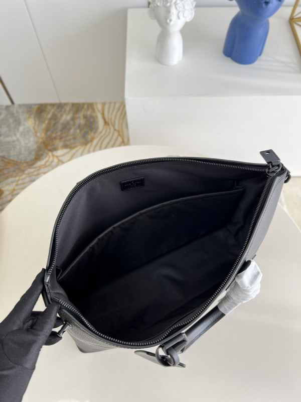 l**is V*t*n lock it tote