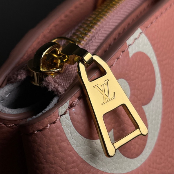 l**is V*t*n grand palais