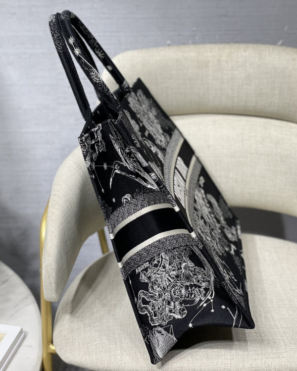 large D*or book tote